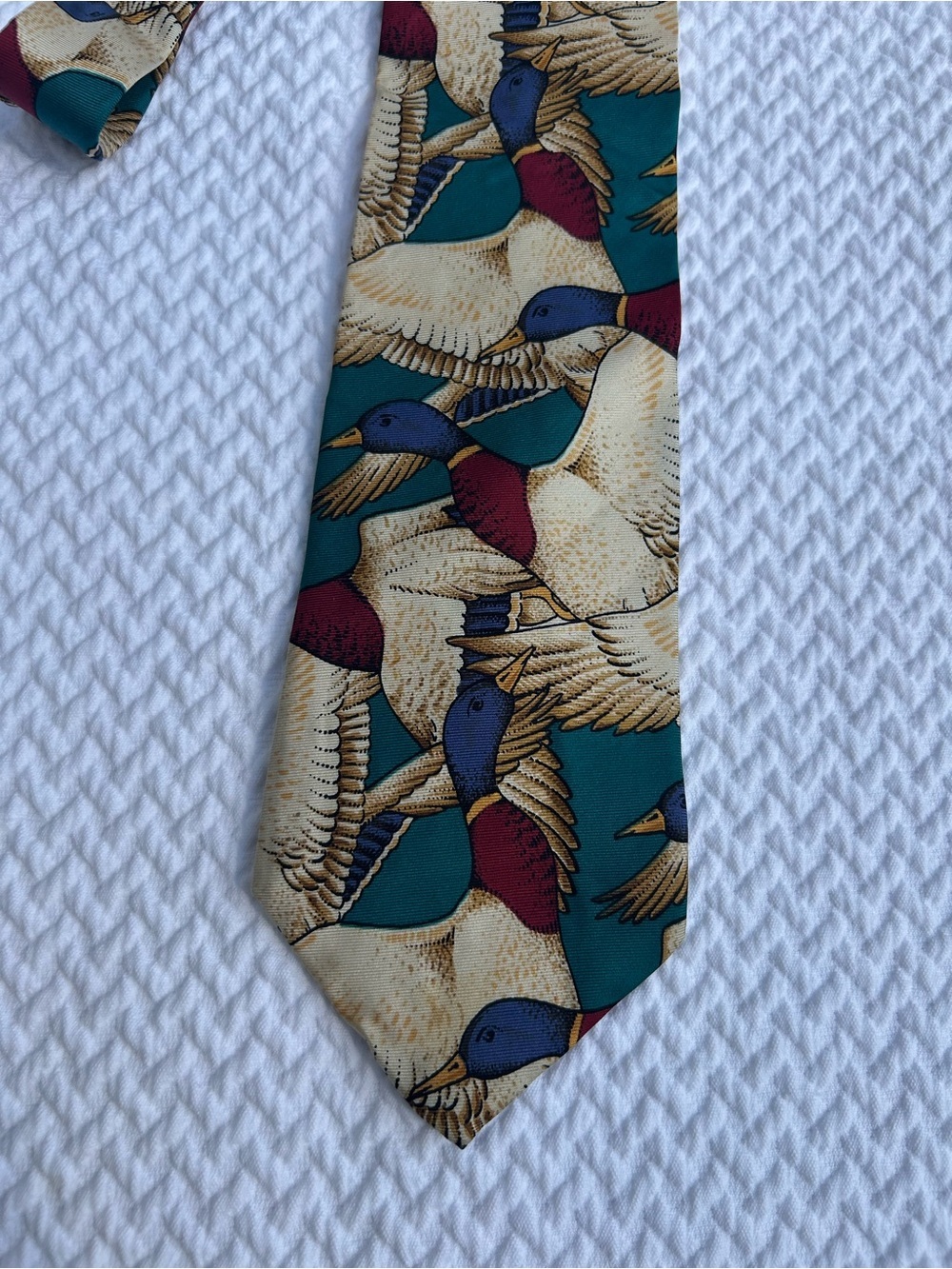 Men's Green Duck-Print Silk Tie - Picture 2 of 6